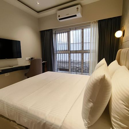 Olive Hotel Le Opera By Embassy Group Бангалор Екстериор снимка