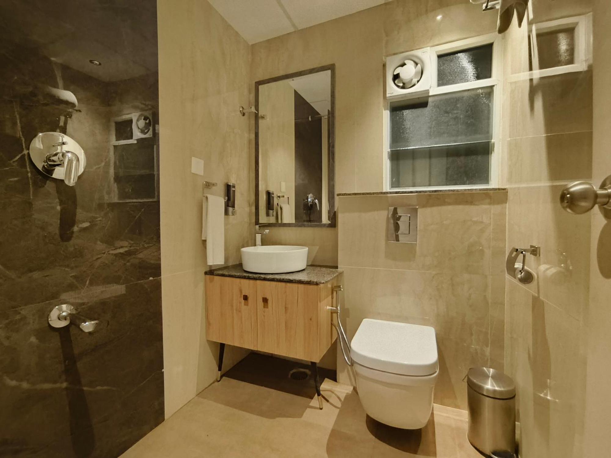 Olive Hotel Le Opera By Embassy Group Бангалор Екстериор снимка