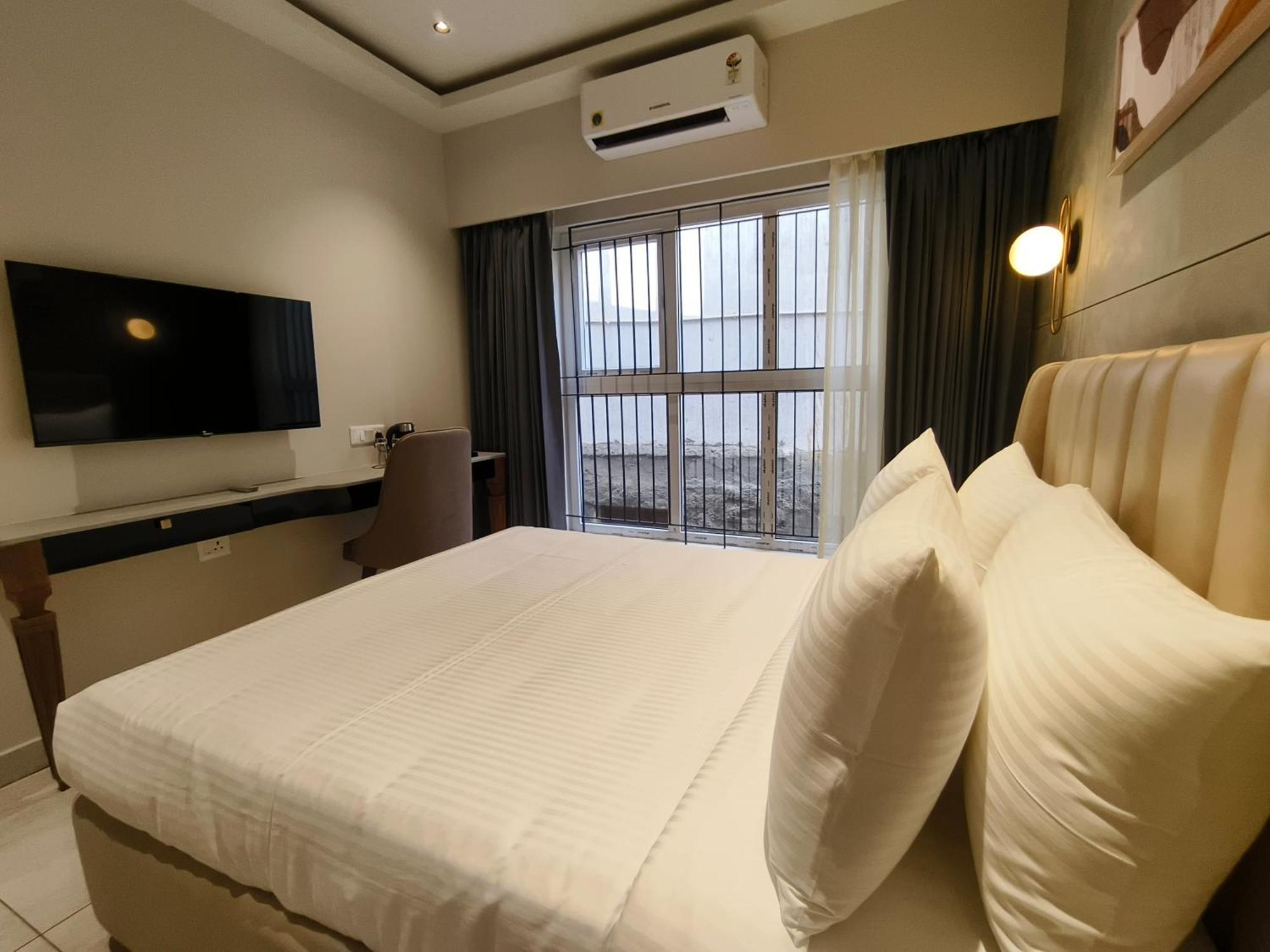 Olive Hotel Le Opera By Embassy Group Бангалор Екстериор снимка