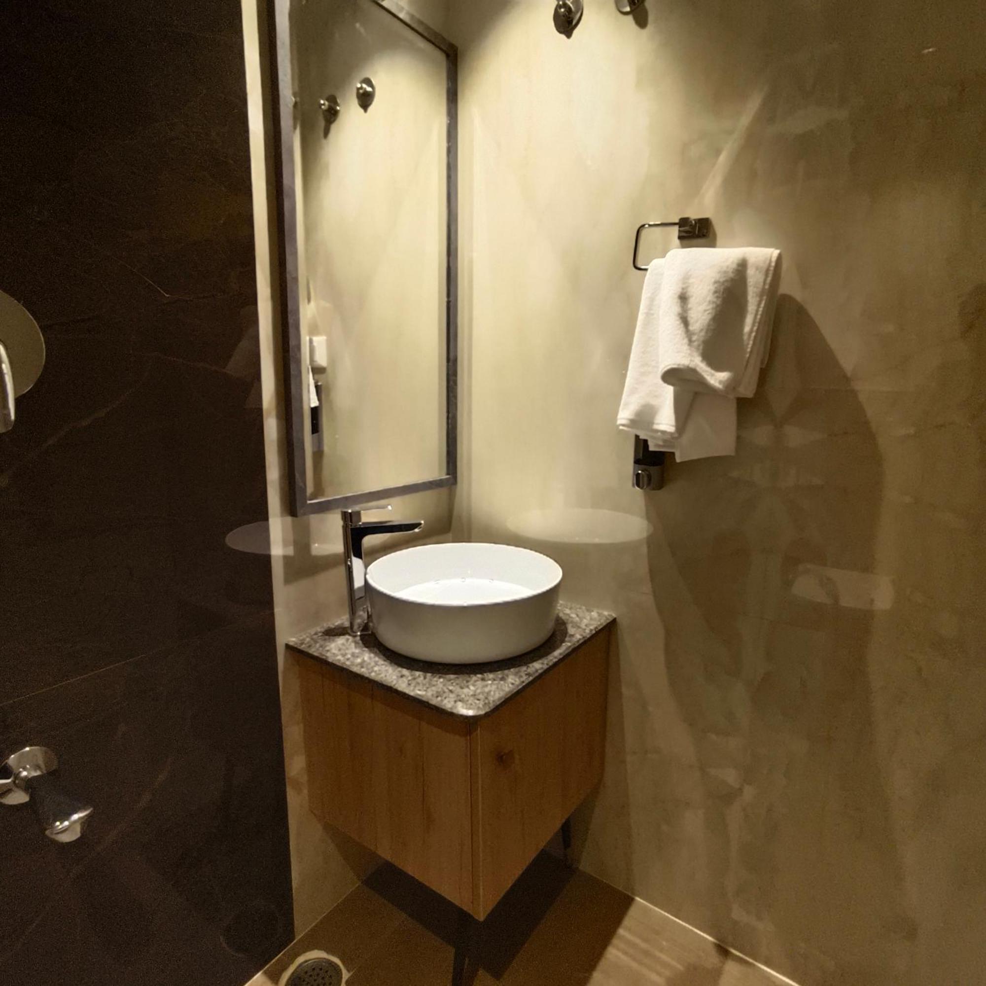 Olive Hotel Le Opera By Embassy Group Бангалор Екстериор снимка