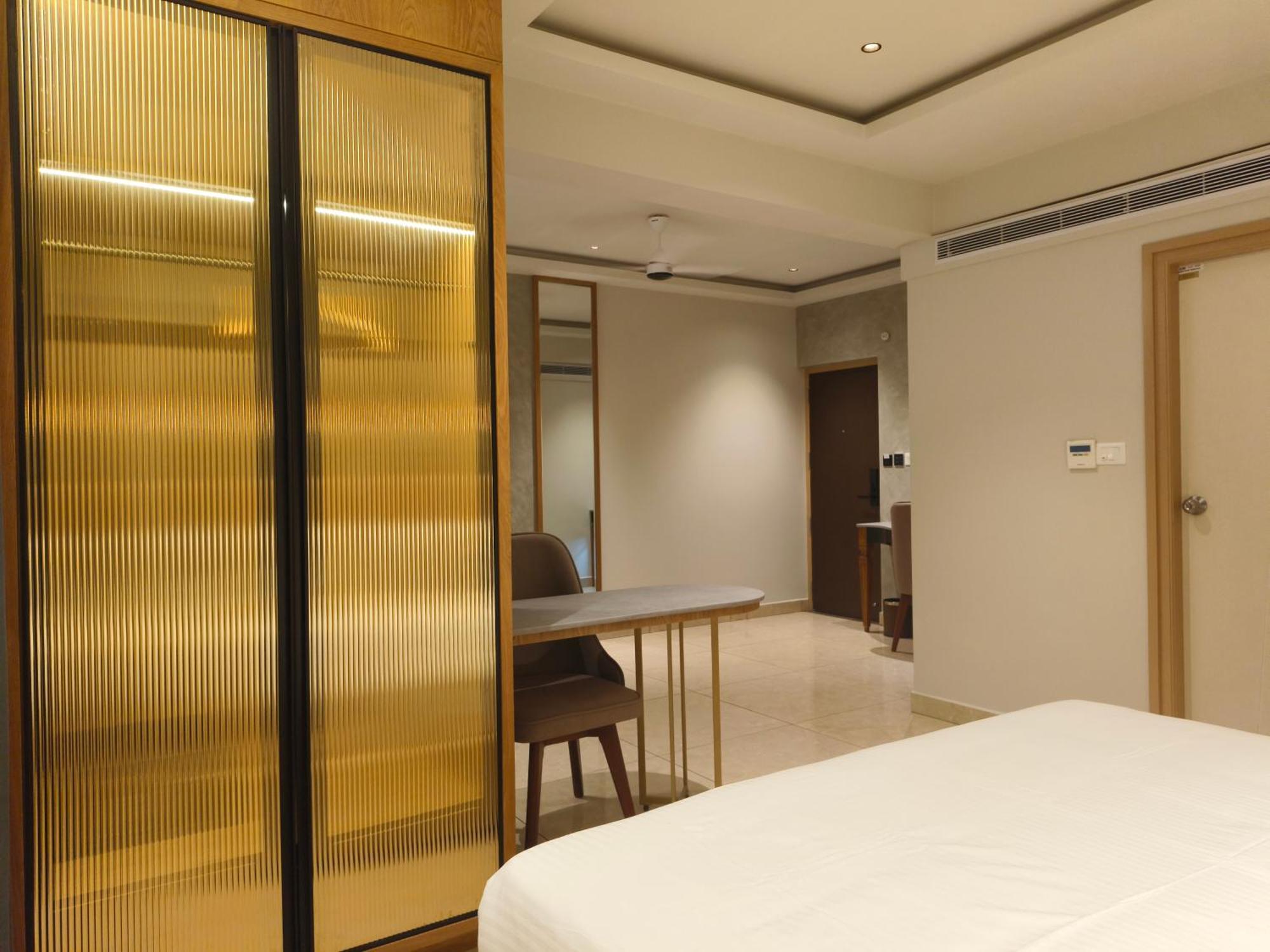 Olive Hotel Le Opera By Embassy Group Бангалор Екстериор снимка