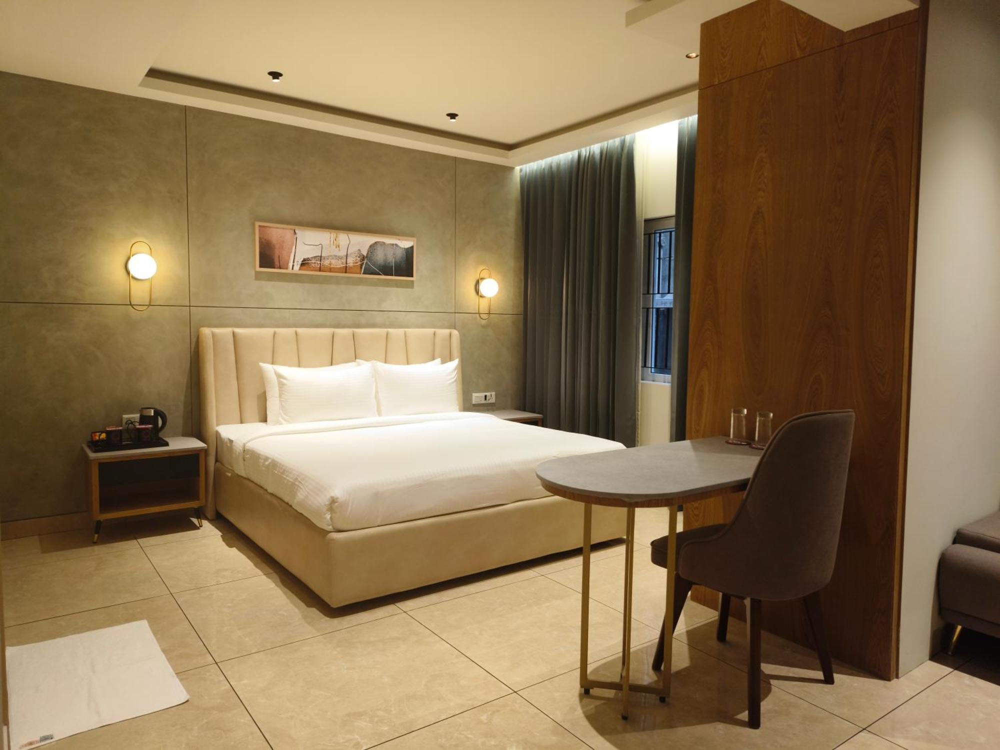 Olive Hotel Le Opera By Embassy Group Бангалор Екстериор снимка
