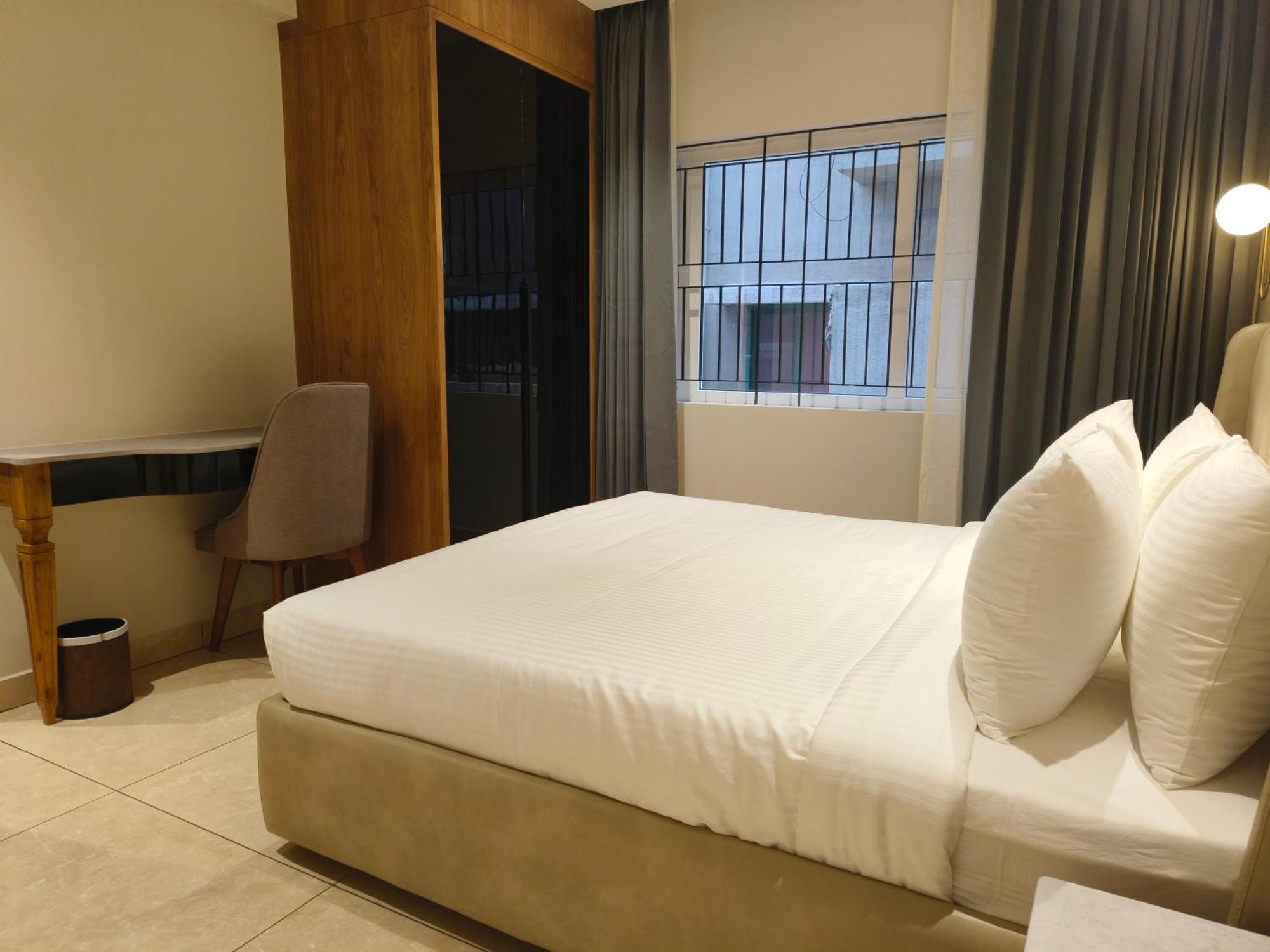Olive Hotel Le Opera By Embassy Group Бангалор Екстериор снимка