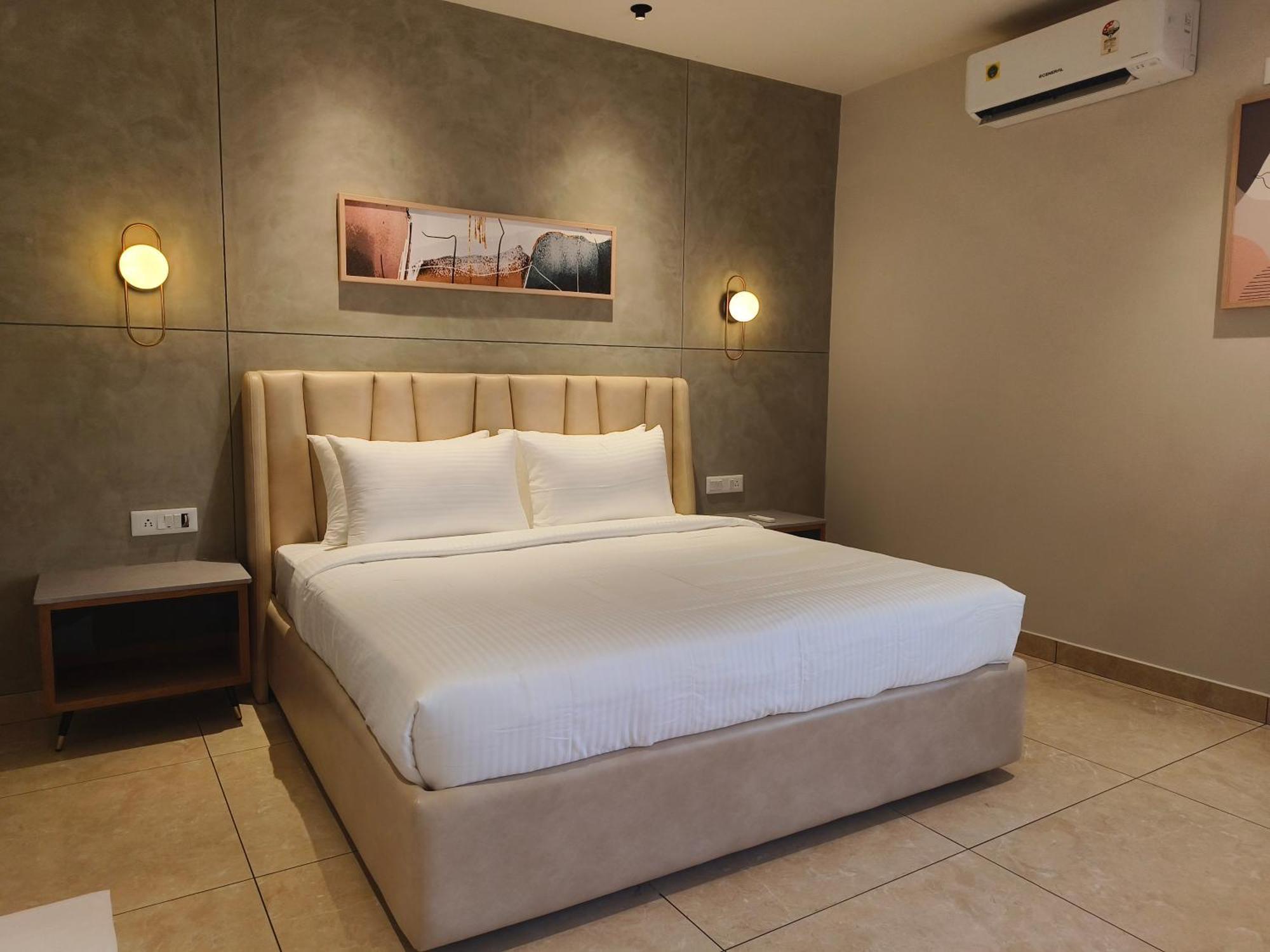 Olive Hotel Le Opera By Embassy Group Бангалор Екстериор снимка