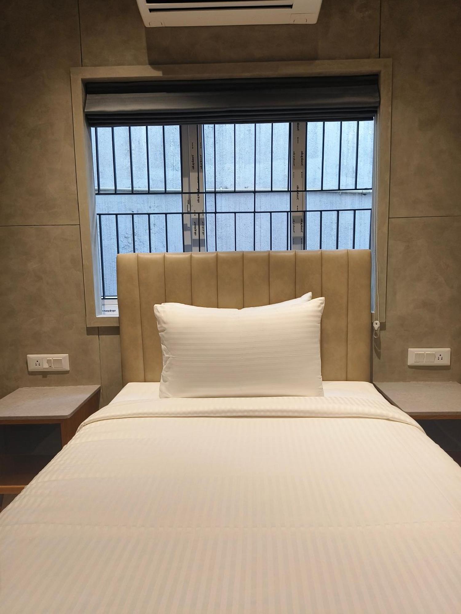 Olive Hotel Le Opera By Embassy Group Бангалор Екстериор снимка