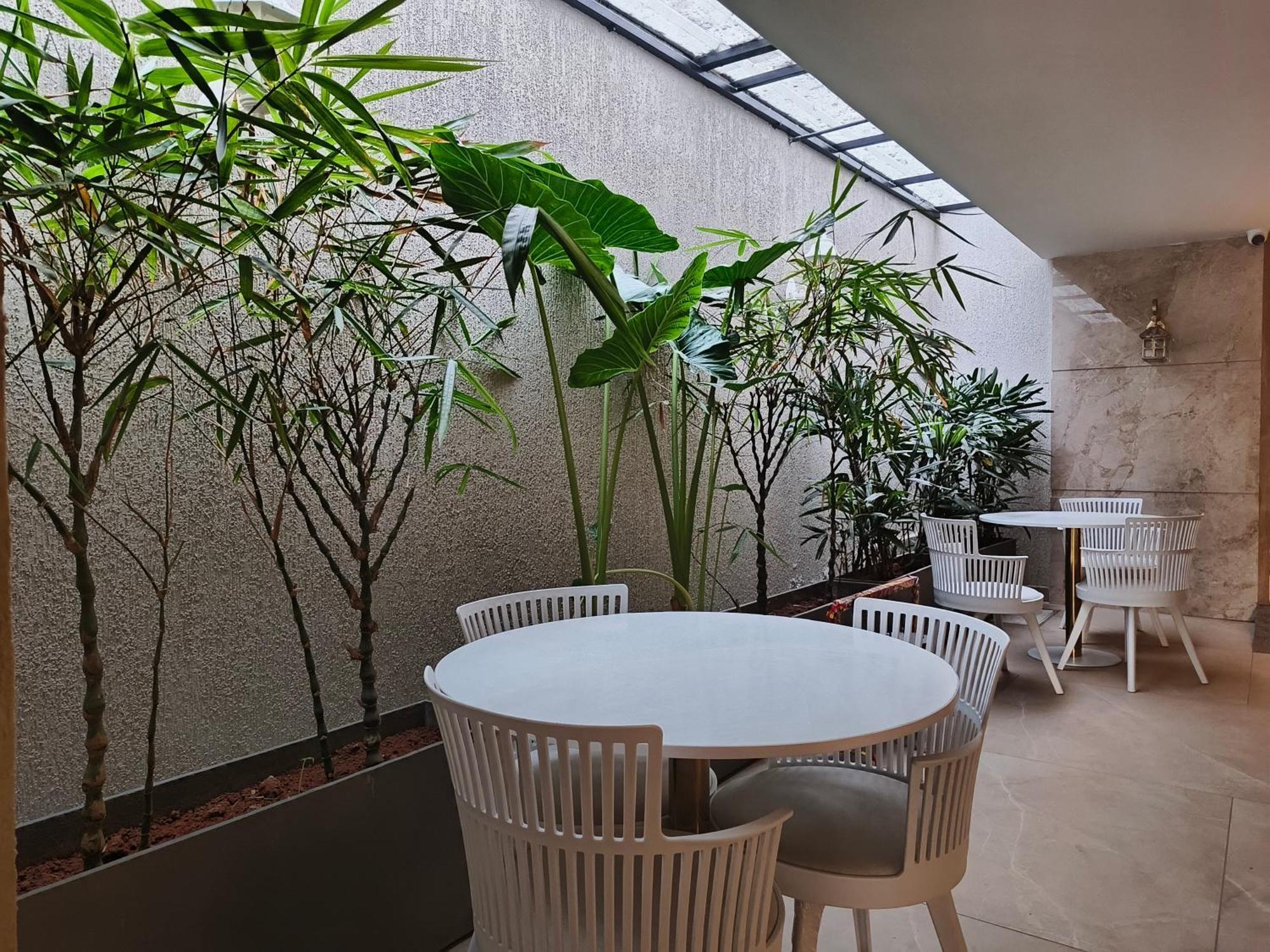 Olive Hotel Le Opera By Embassy Group Бангалор Екстериор снимка